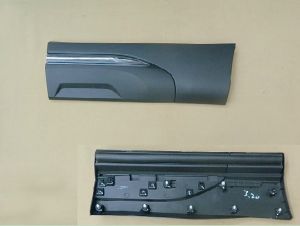 ديكور باب خلفي يسار